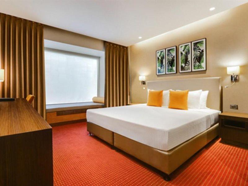 Lemon Tree Hotel Viman Nagar Pune Exterior foto