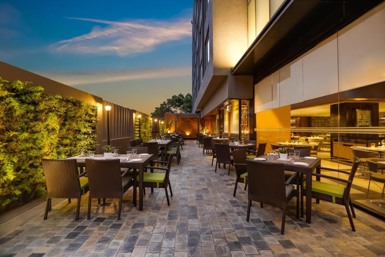 Lemon Tree Hotel Viman Nagar Pune Exterior foto