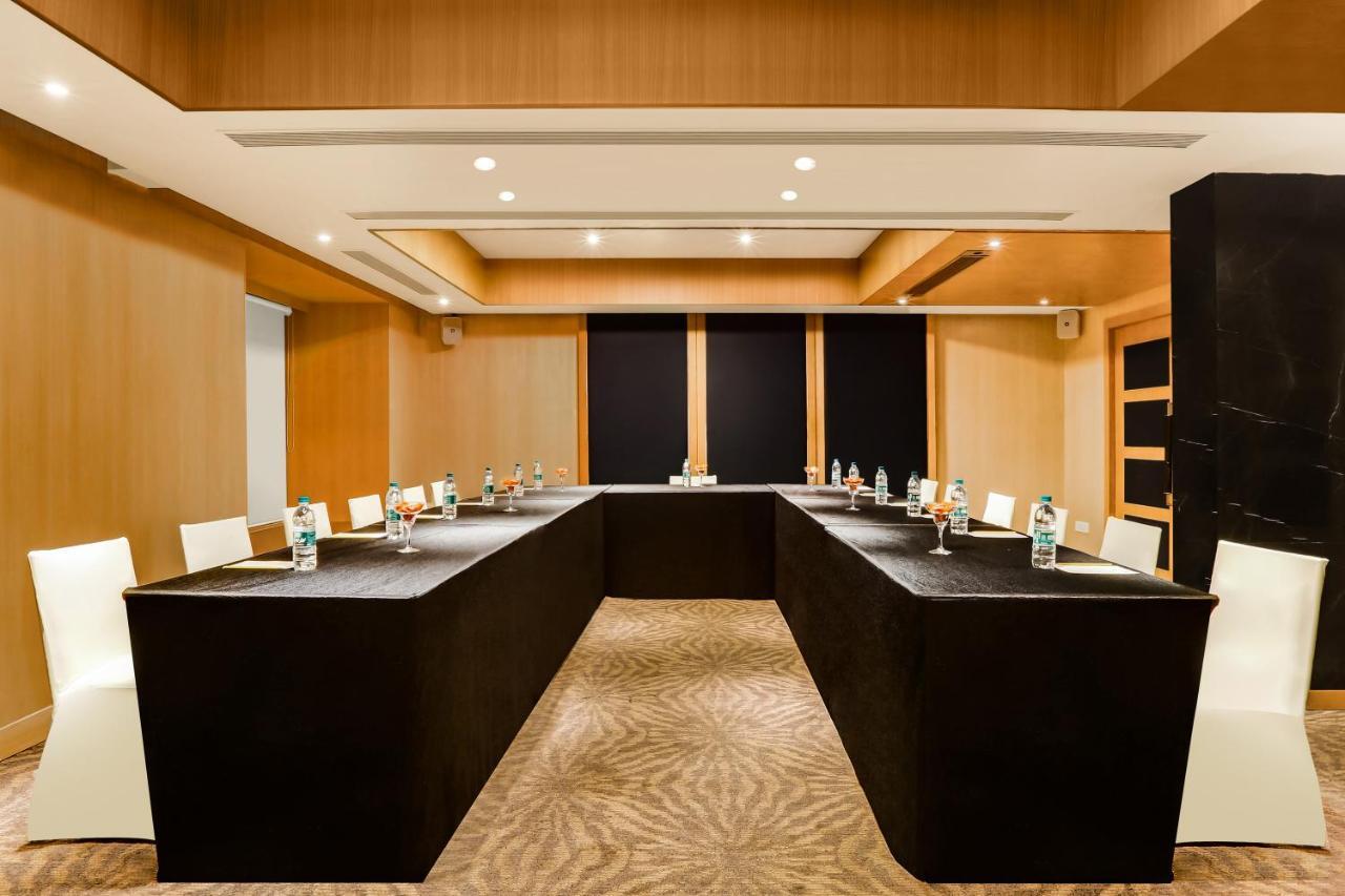 Lemon Tree Hotel Viman Nagar Pune Exterior foto